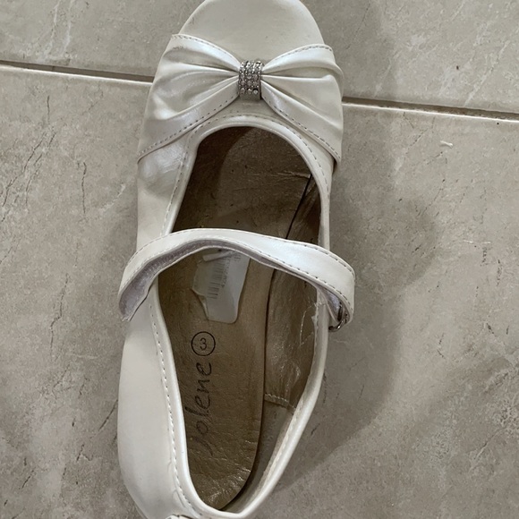 Cream flats for kids with bow - Picture 3 of 4